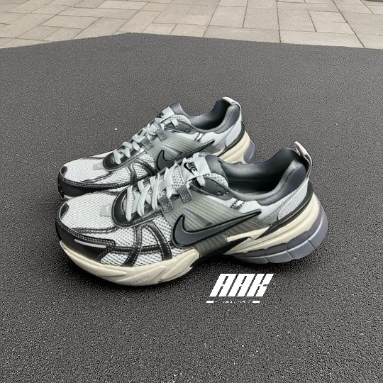 NIKE V2K RUN ‘PURE PLATINUM WOLF GREY ' (FD0736 003)