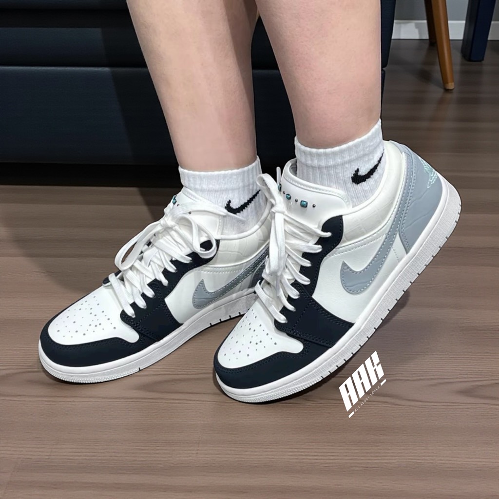 NIKE AIR JORDAN 1 LOW ‘ ‘Sail Light Smoke Grey’ (IO2242-101)