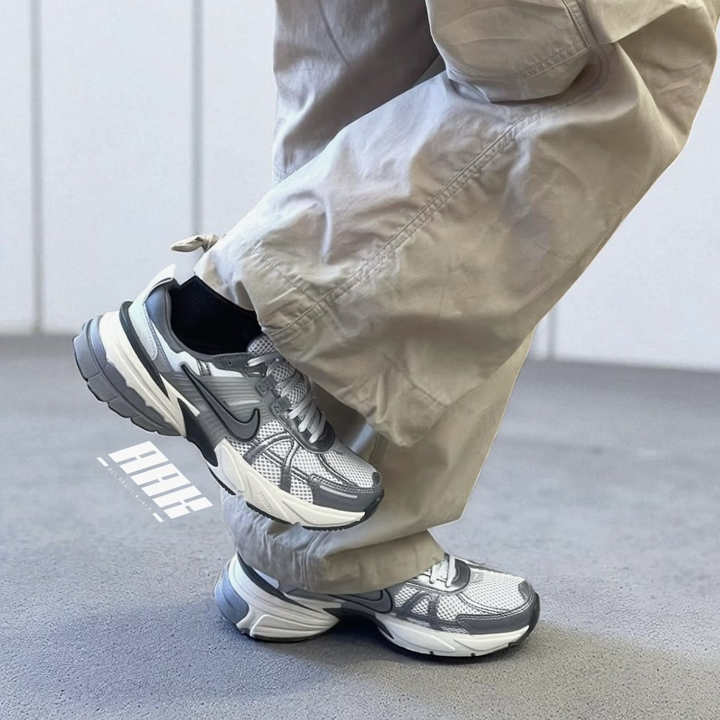 NIKE V2K RUN ‘PURE PLATINUM WOLF GREY ' (FD0736 003)