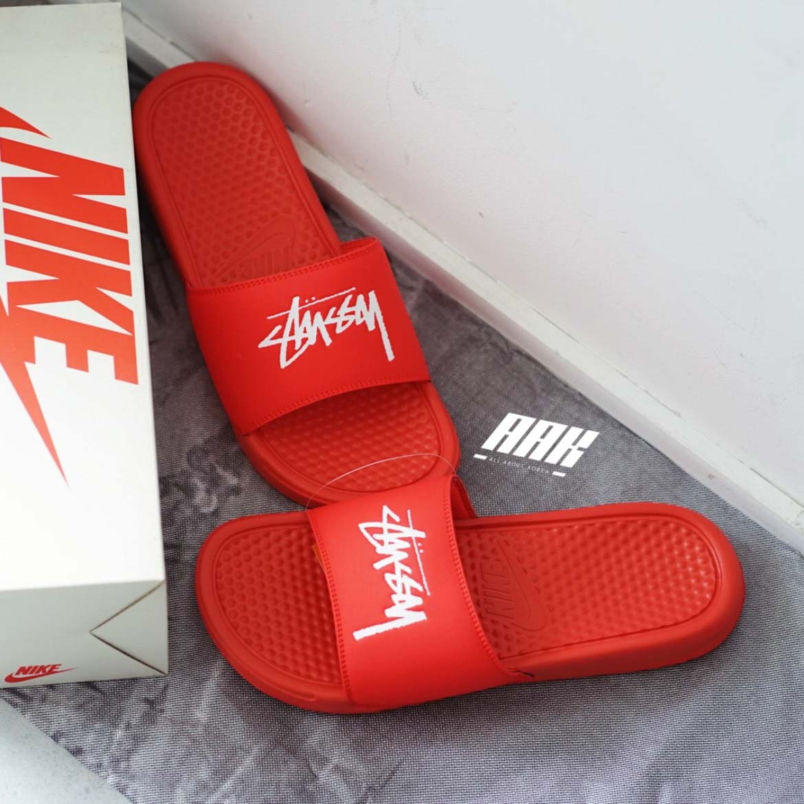 BENASSI X STUSSY HABANERO RED - CW2787 600