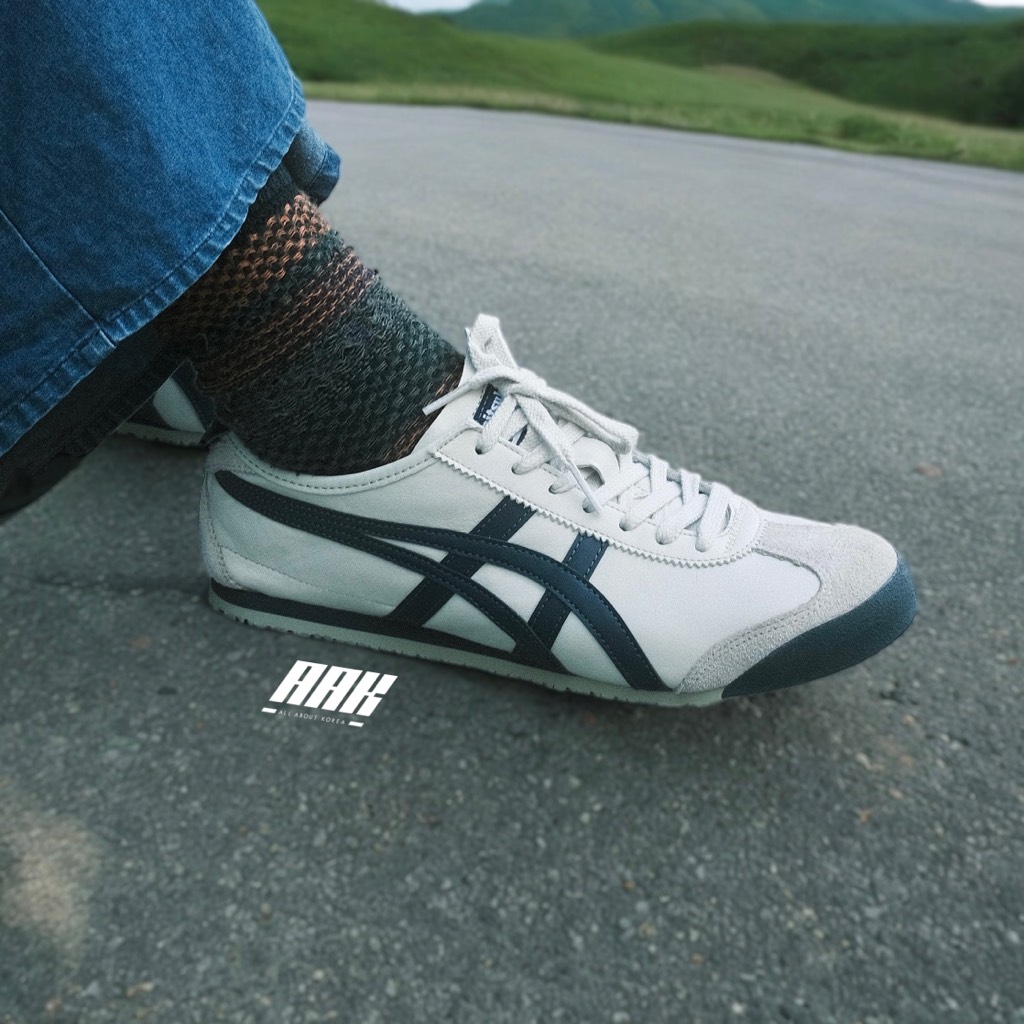 ONITSUKA TIGER MEXICO 66 "BIRCH PEACOAT" (118C102-200)