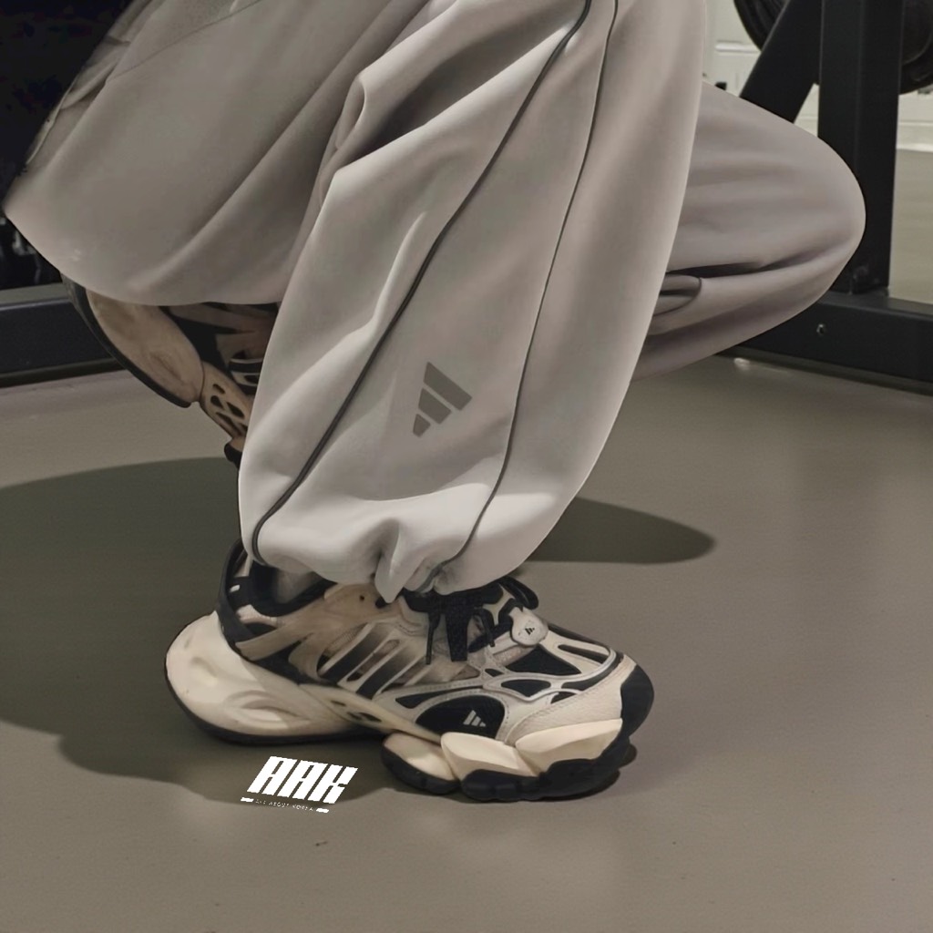 ADIDAS XLG RUNNER DELUXE ‘BEIGE’ (JR0577)