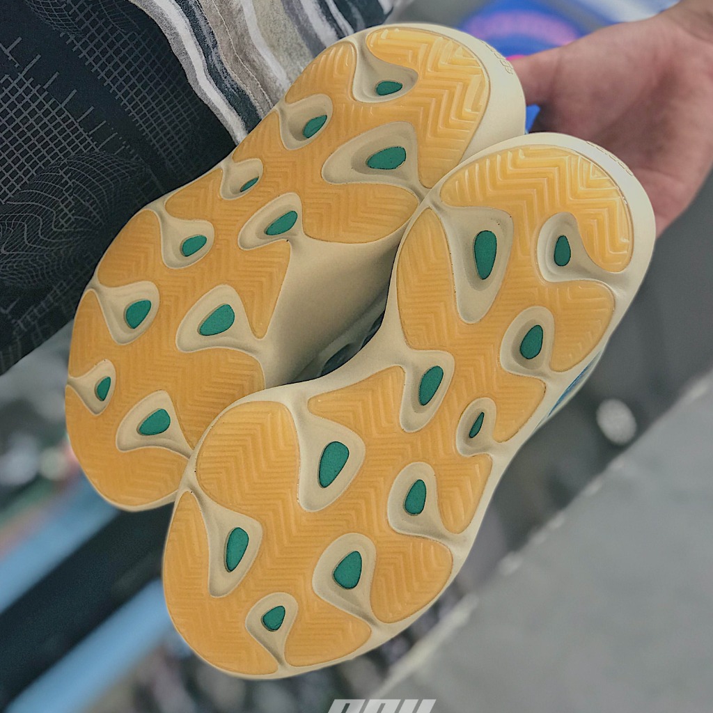 ADIDAS YEEZY 700 V3 KYANITE - GY0260