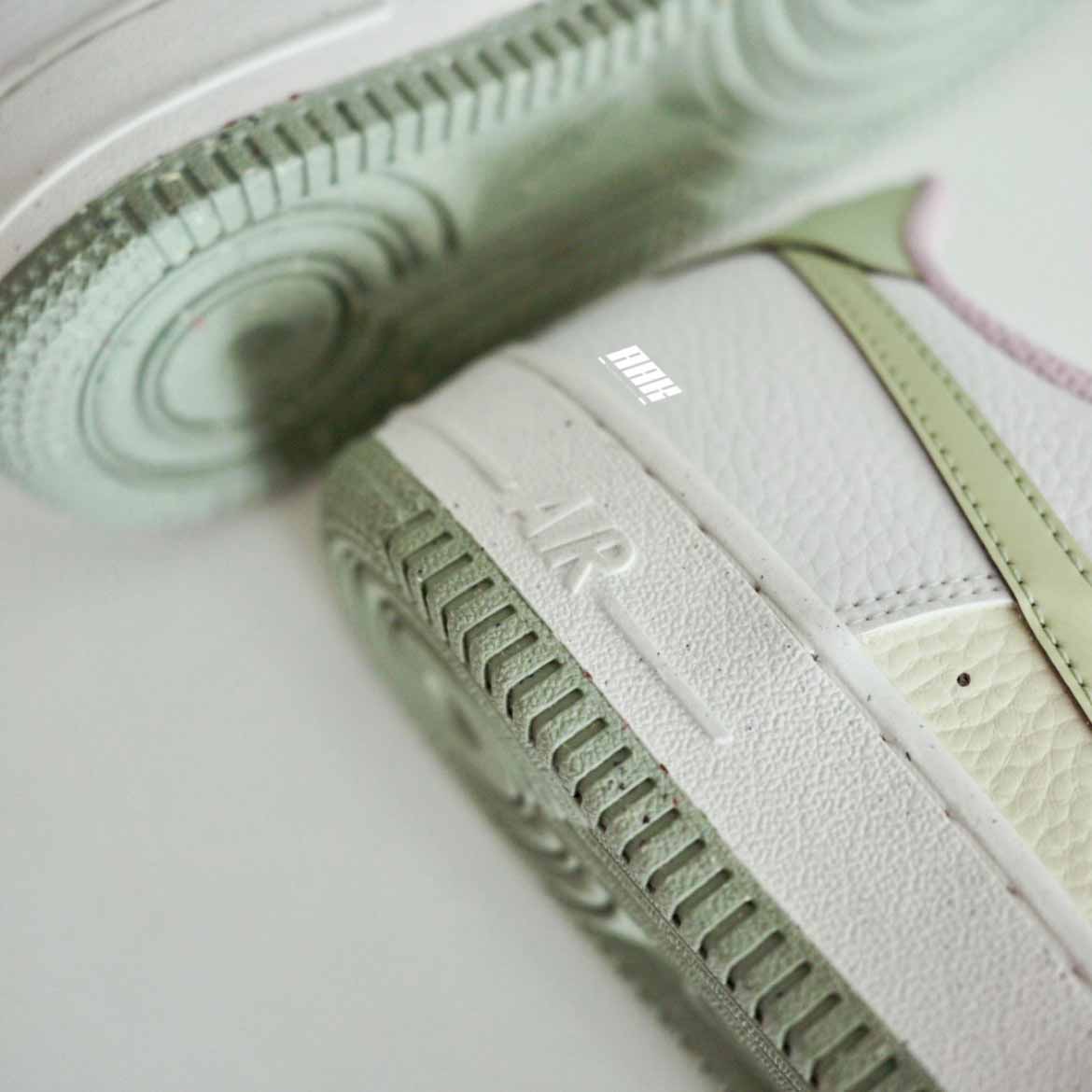 AIR FORCE 1 LV8 Honey Drew - DQ0360 100