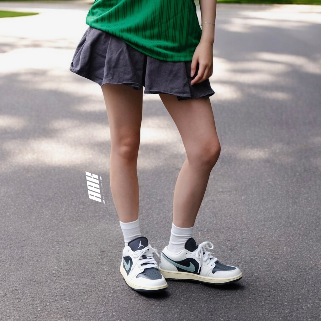 NIKE AIR JORDAN 1 LOW 'JADE SMOKE’ -DC0774 001