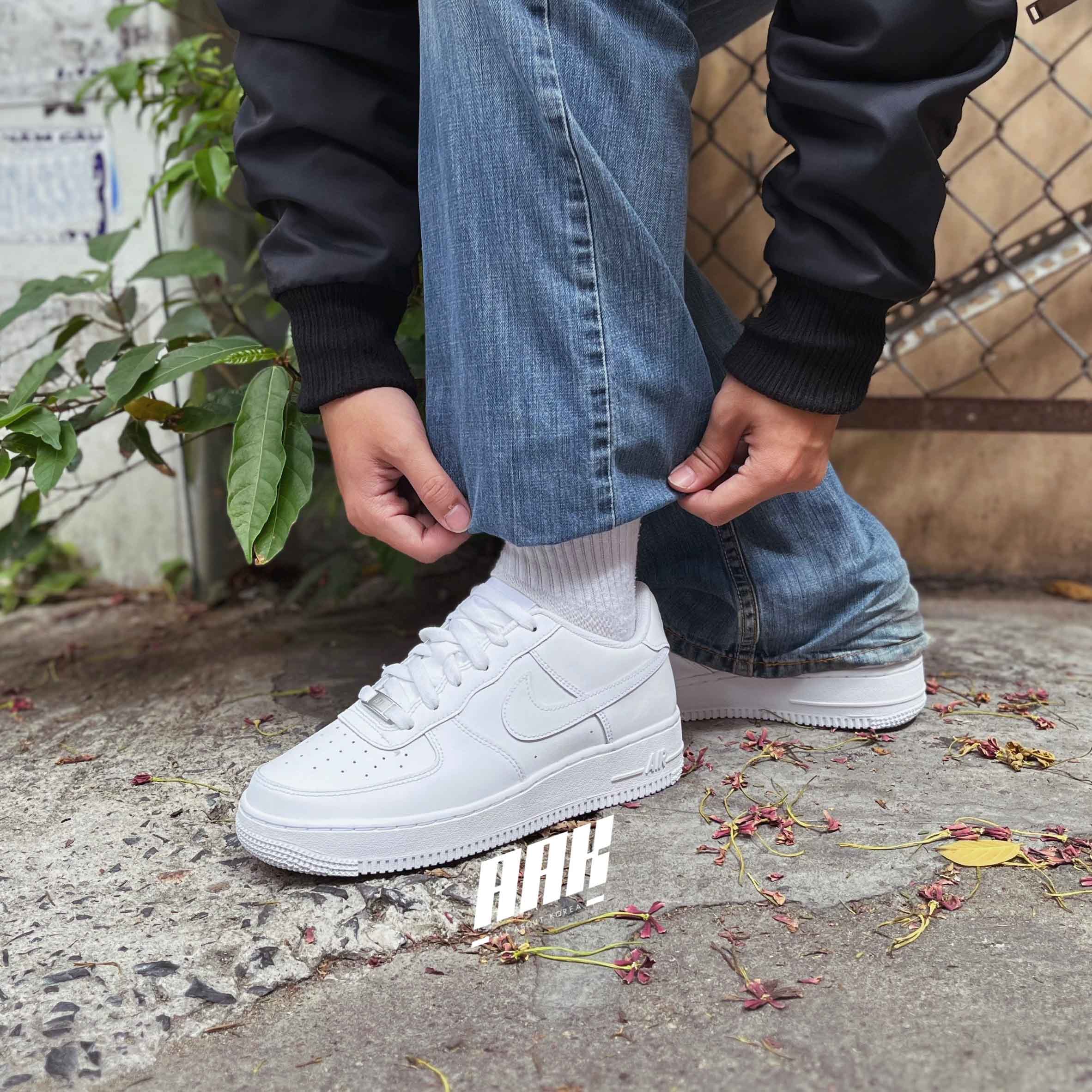 NIKE AIR FORCE 1 07 LOW WHITE