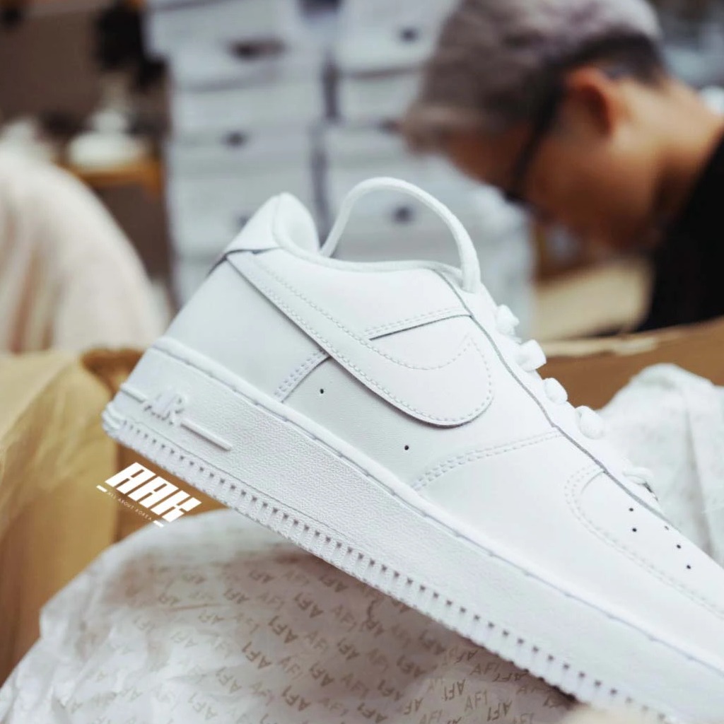 NIKE AIR FORCE 1 07 LOW WHITE