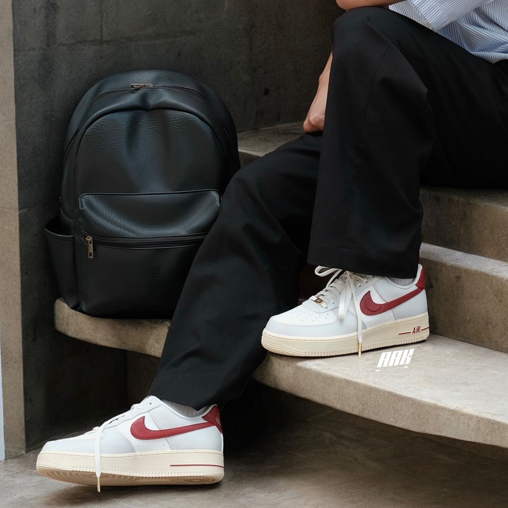 NIKE AIR FORCE 1 "HANGTAG RED SWOOSH" ( DV7584 001 )
