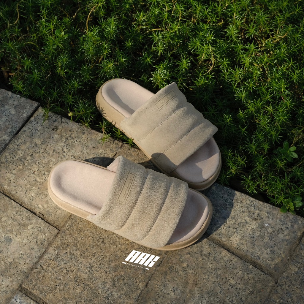 ADIDAS ADILETTE ESSENTIAL SLIDES - IE9650