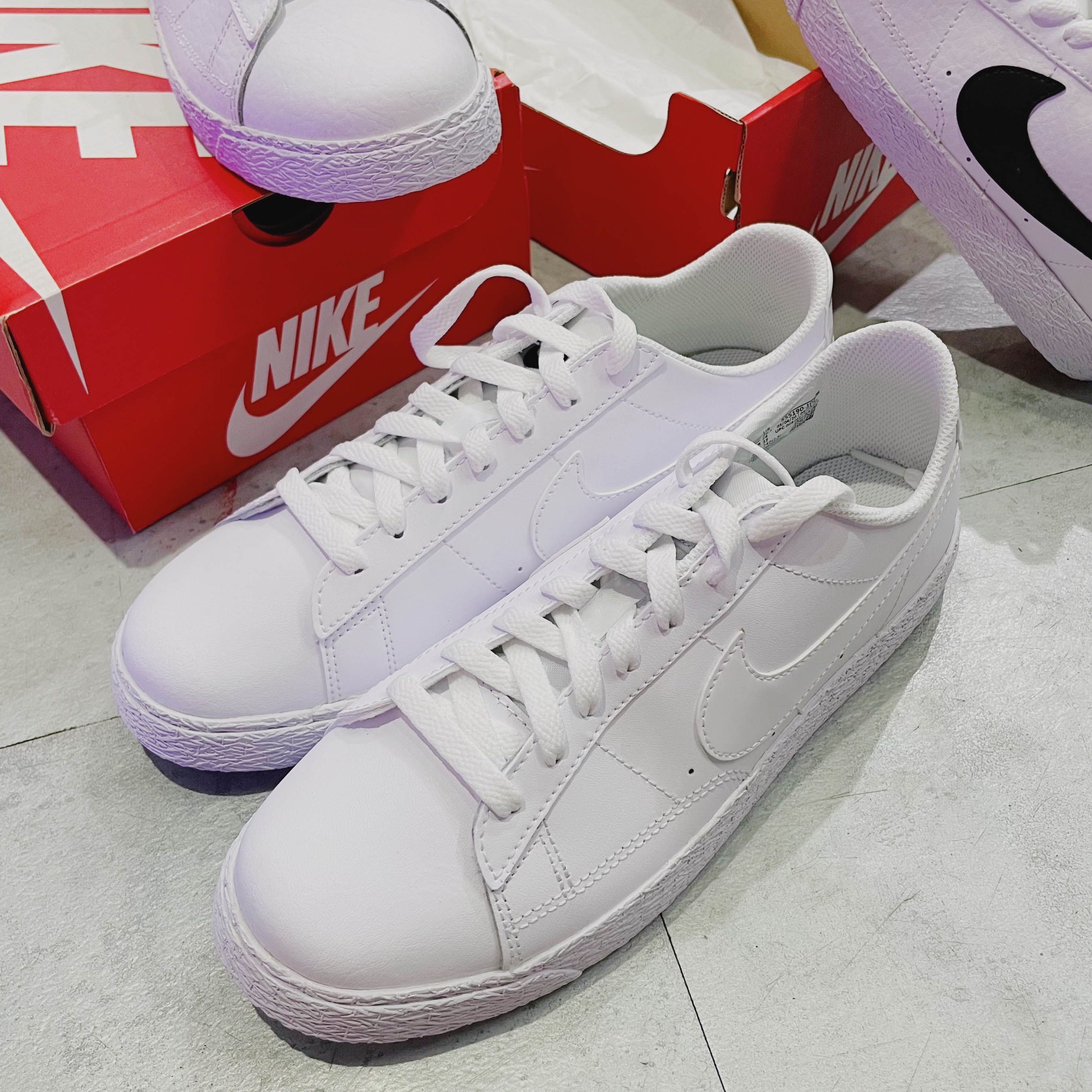 NIKE BLAZER LOW GS 555190 102