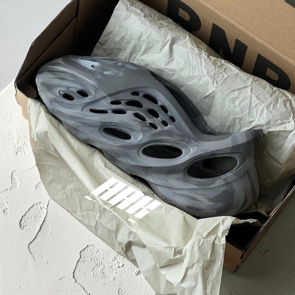 Adidas Yeezy Foam Runner ‘MX Granite’ (IE4931)