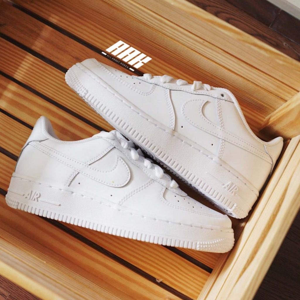 NIKE AIR FORCE 1 07 LOW WHITE