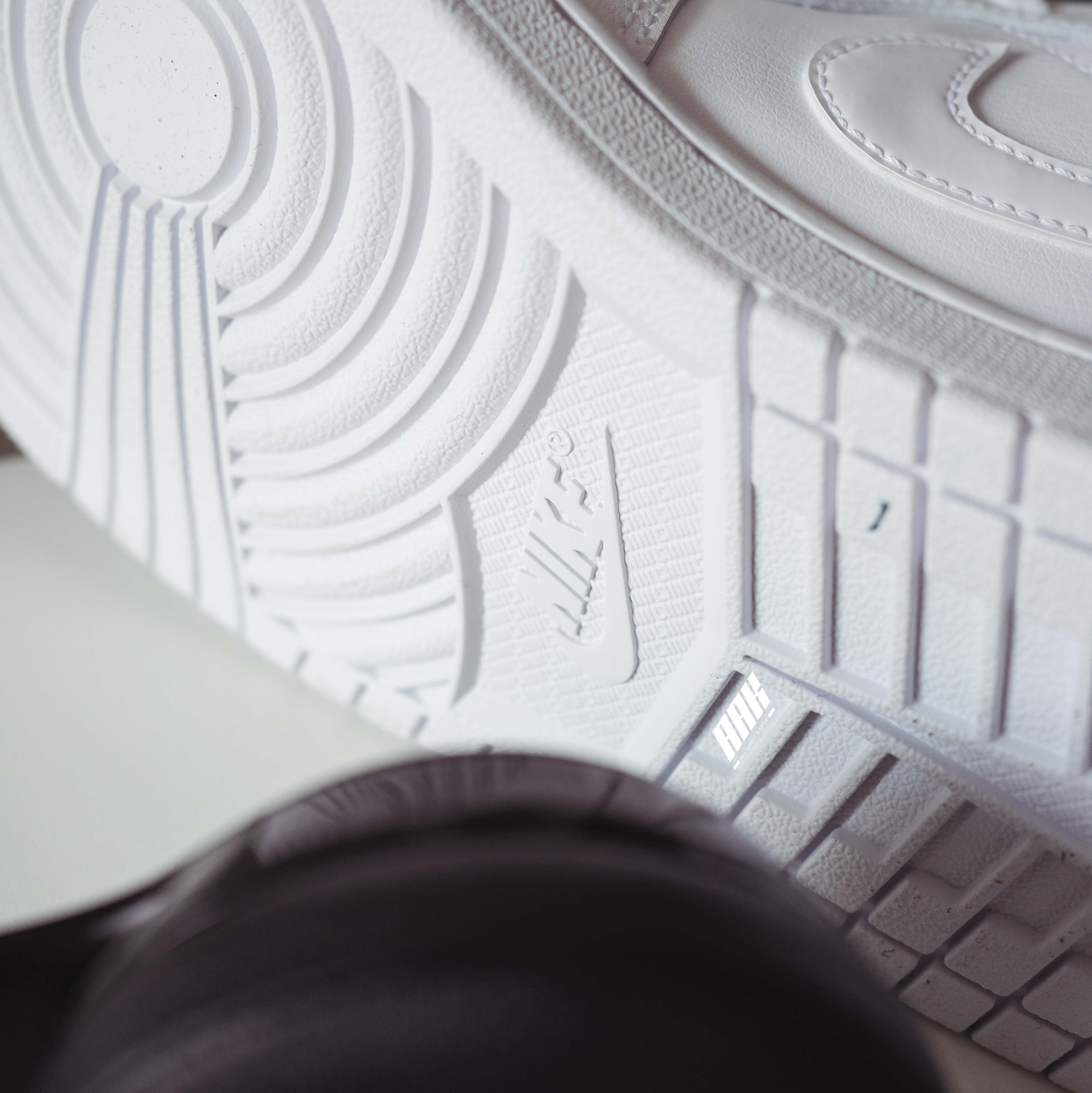 JORDAN 1 LOW 'TRIPLE WHITE' - DV0990 111