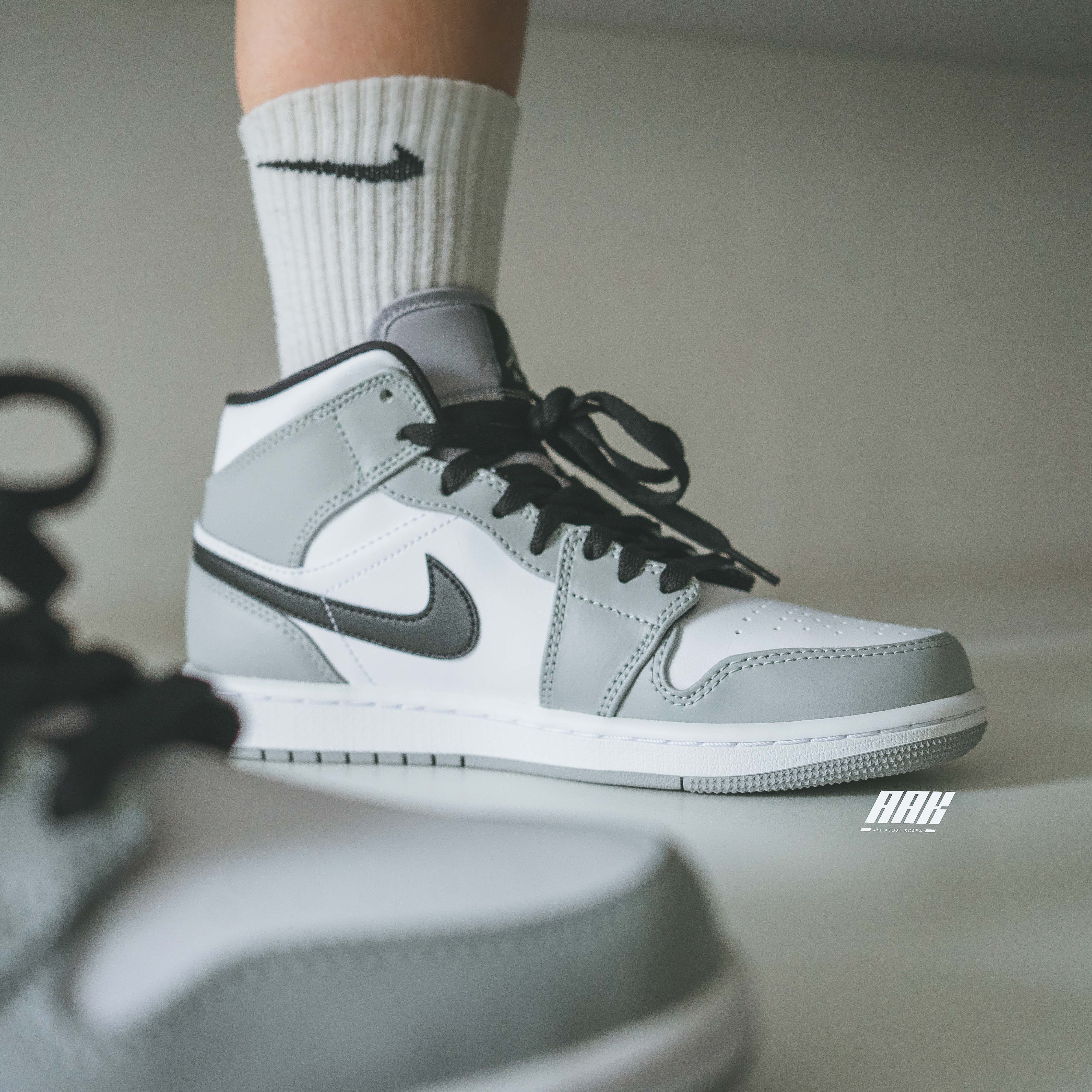 JORDAN 1 MID 'LIGHT SMOKE GREY' - 554724 092