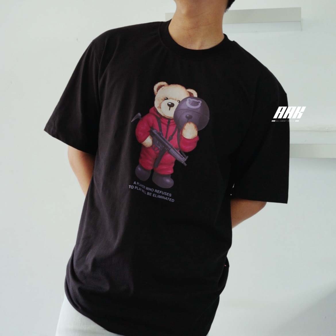 TEDDY ISLAND TEE - RED JUMPSUIT LOGO HOODIE (T_01) - BLACK