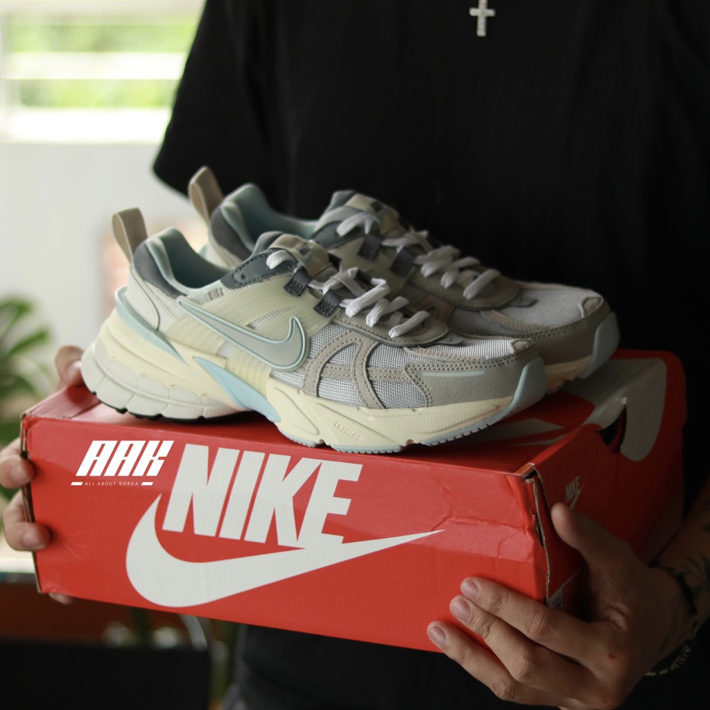 NIKE V2K RUN " LIGHT BONE IRON ORE " (FZ3596-072)