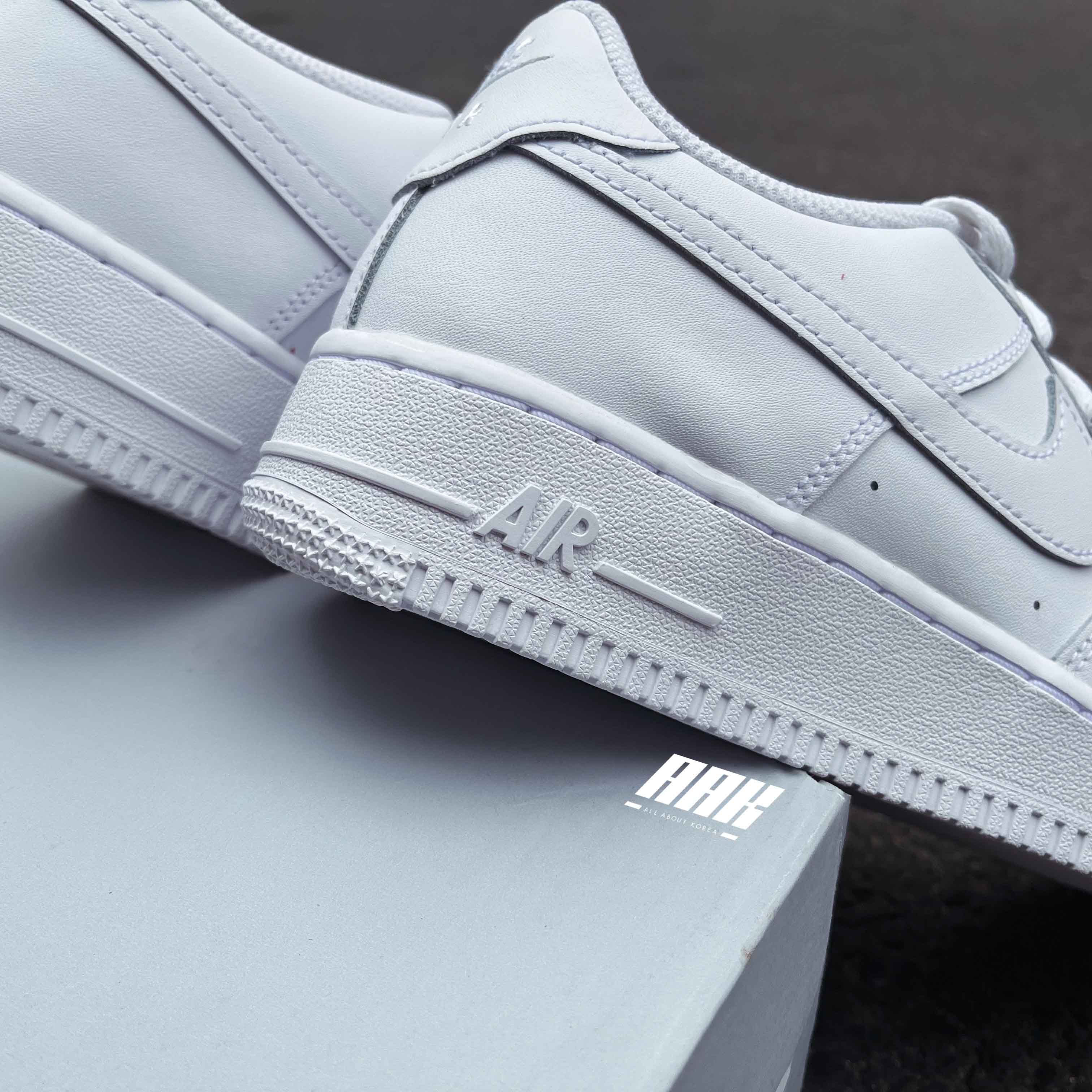 NIKE AIR FORCE 1 07 LOW WHITE