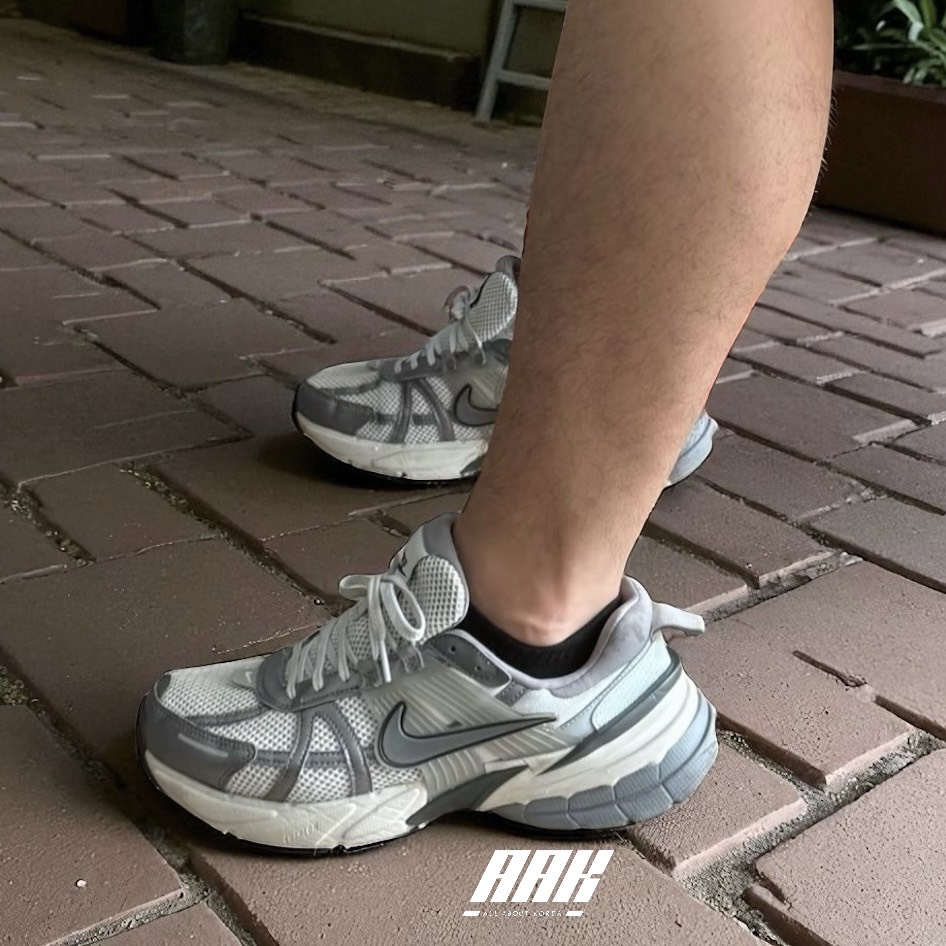 NIKE V2K RUN ‘PURE PLATINUM WOLF GREY ' (FD0736 003)
