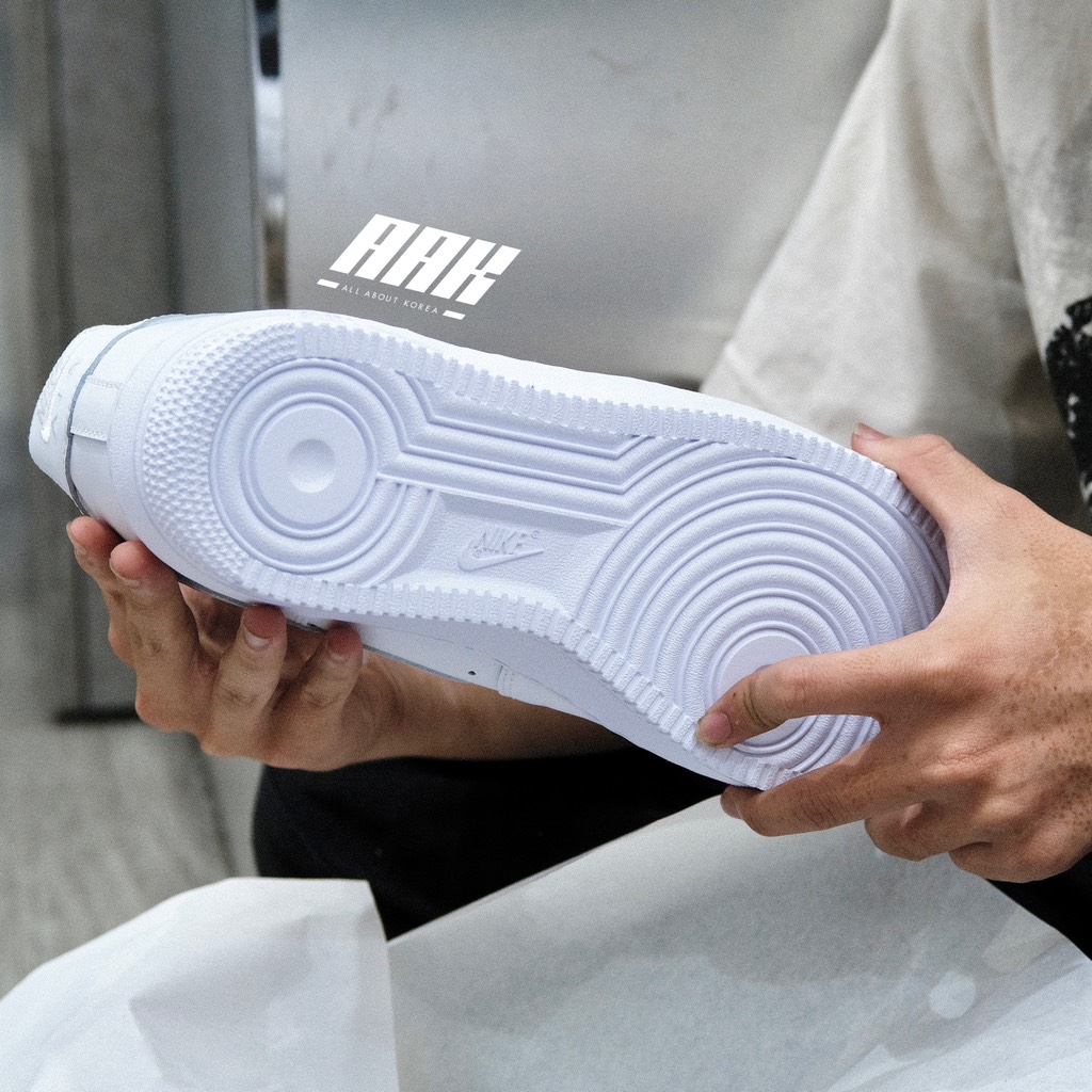 NIKE AIR FORCE 1 07 LOW WHITE