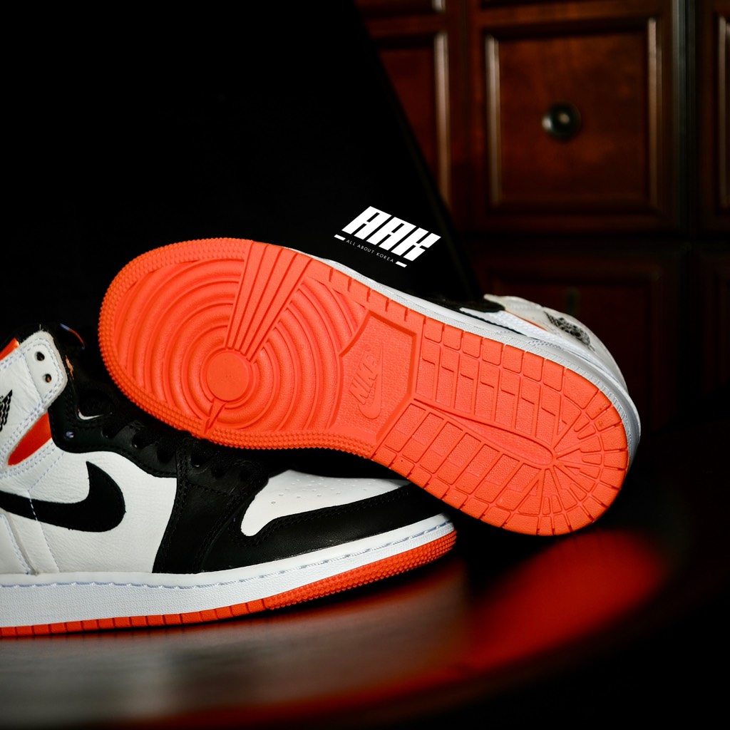 NIKE AIR JORDAN 1 RETRO HIGH OG "ELECTRO ORANGE" (575441 180)