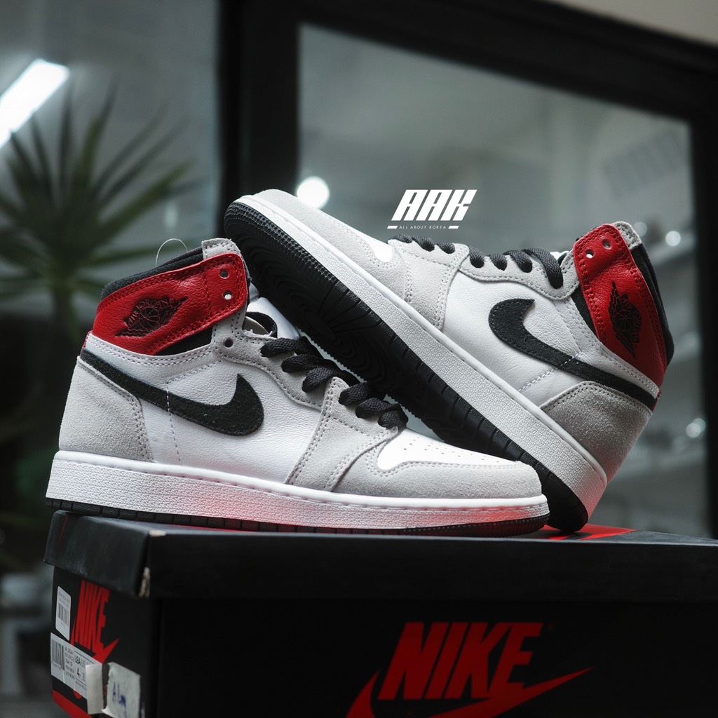 NIKE AIR JORDAN 1 RETRO HIGH OG 'LIGHT SMOKE GREY' - (575441 126)