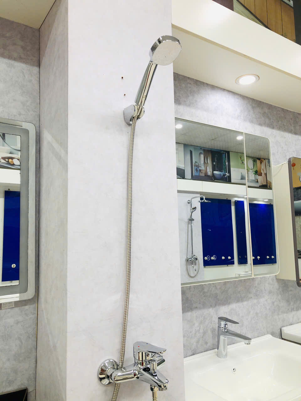 Sen Tắm Gắn Tường Nóng - Lạnh - OB_364
