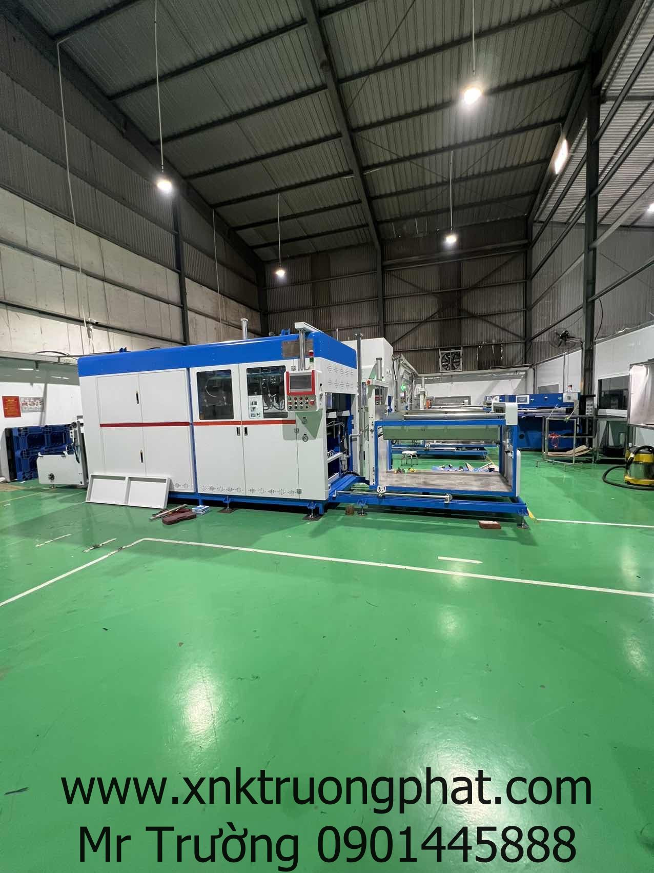 Bàn giao máy hút định hình khay nhựa servo khổ rộng 