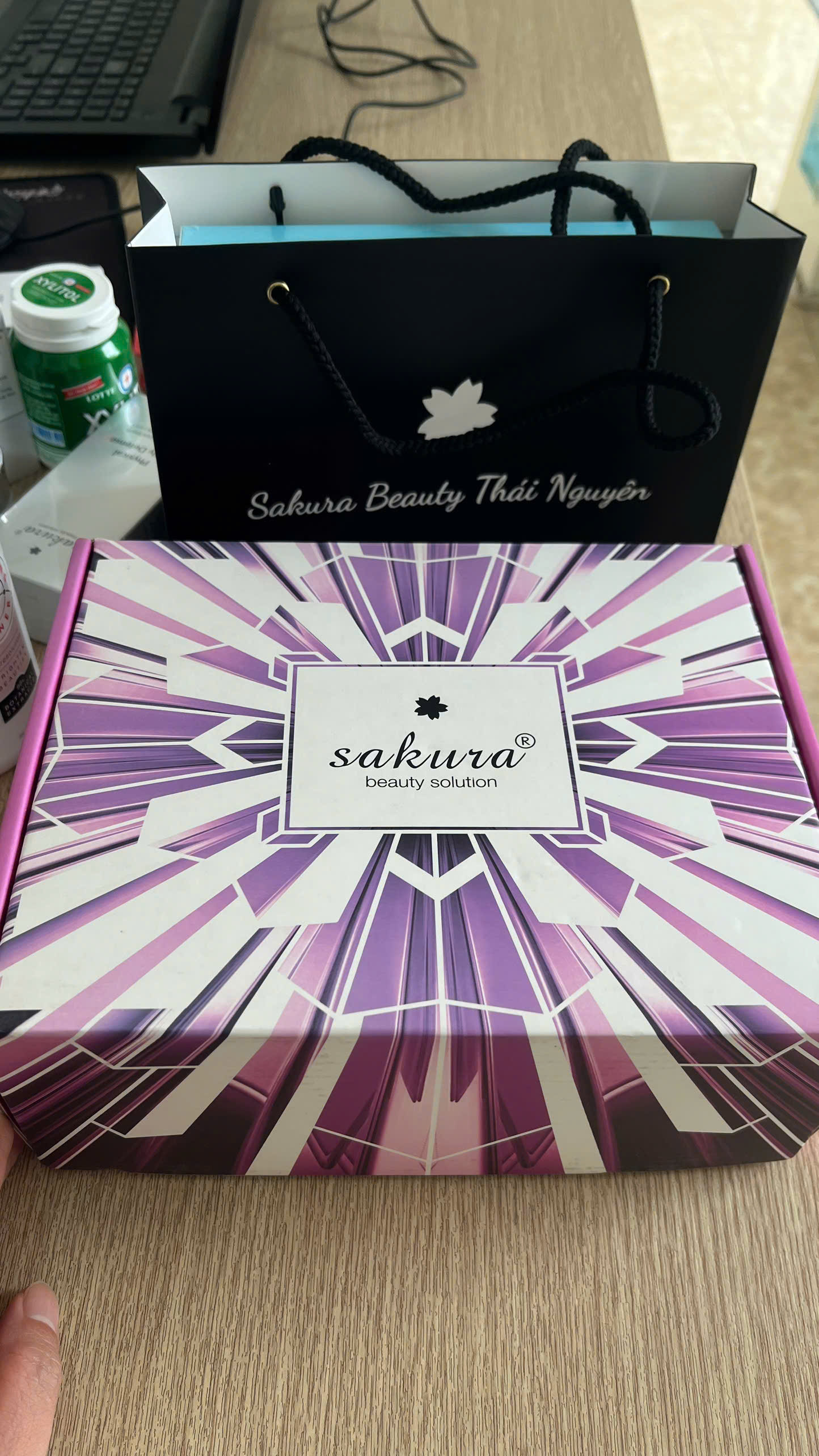 QUÀ TẶNG NGÀY PHỤ NỮ VIỆT NAM 20/10 - NƯỚC HOA HỒNG SAKURA