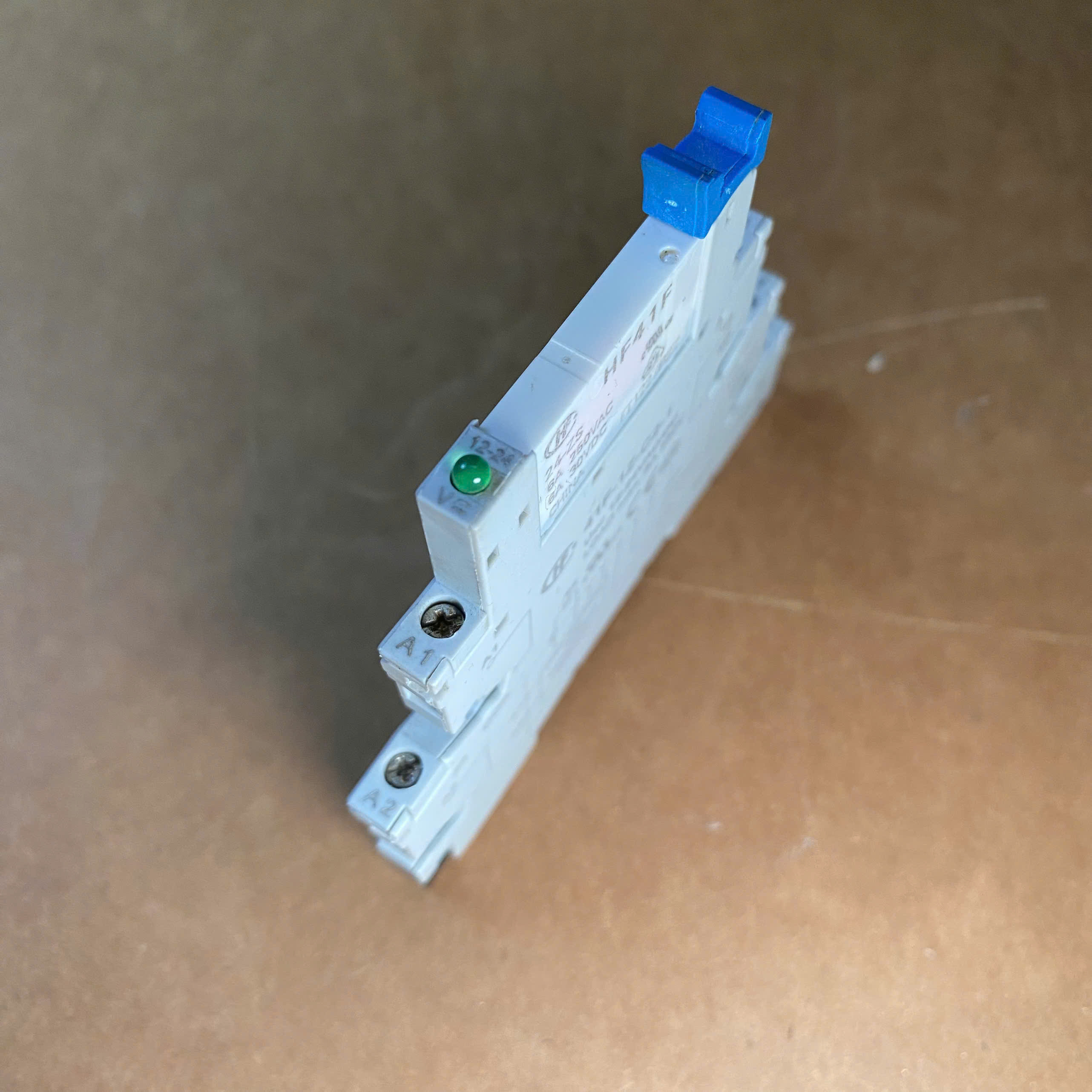 Hình ảnh thực tế đế relay 41F-1Z-C2 gắn ray DIN