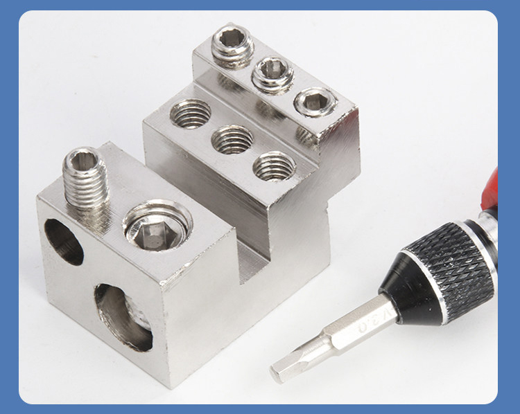Thao tác đấu dây và siết vít cầu đấu UKK