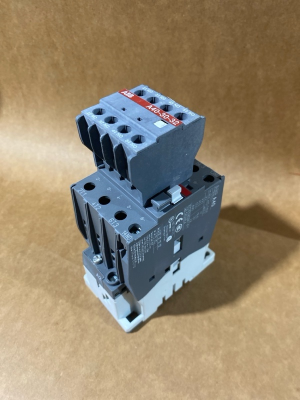 Hình ảnh contactor ABB A40-30-32 mặt trước - cuộn coil 220V