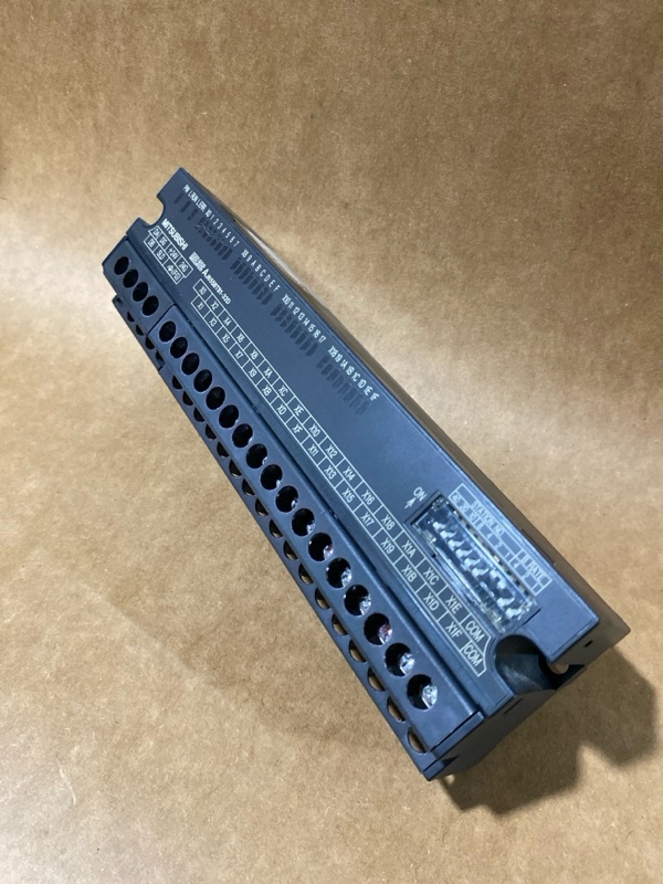 Hình ảnh thực tế mô-đun đầu vào CC-Link Mitsubishi AJ65SBTB1-32D - góc nhìn tổng thể