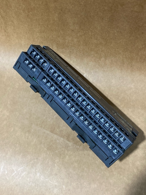 Hình ảnh thực tế mô-đun I/O kết hợp CC-Link Mitsubishi AJ65SBTB1-32DT - chi tiết cận cảnh