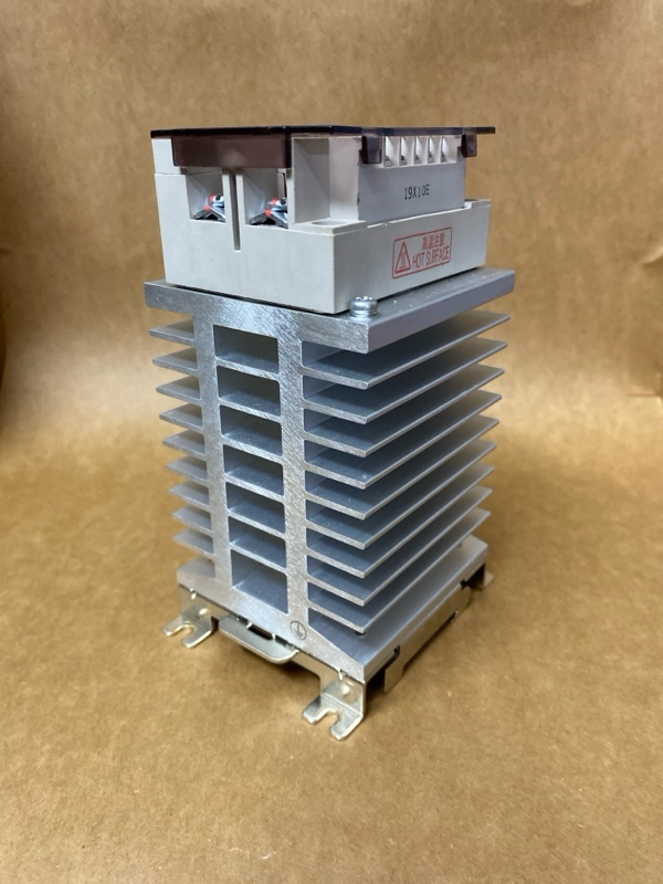 Omron G3PG-210B-S - Hình ảnh thực tế mặt trước