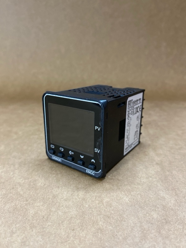 Hình ảnh thực tế sản phẩm Omron E5CC-QX2ASM-800 - góc nhìn tổng thể