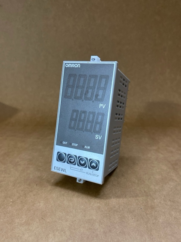 Bộ điều khiển nhiệt độ Omron