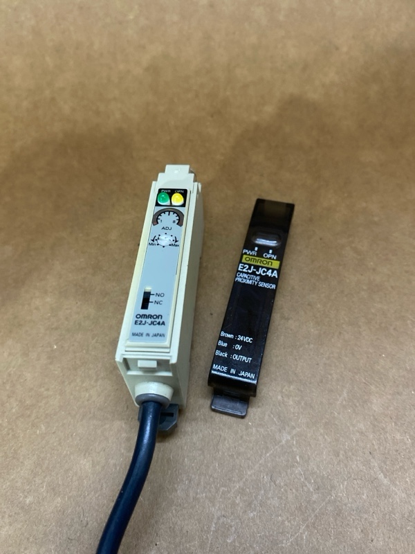 Bộ khuếch đại cảm biến điện dung OMRON E2J-JC4A - ảnh thực tế 1