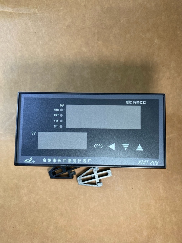 Hình ảnh thực tế bộ điều khiển nhiệt độ lập trình XMT-808P - góc nhìn tổng thể