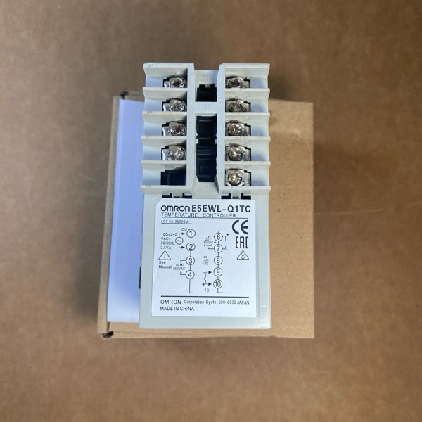 Hình ảnh thực tế bộ điều khiển nhiệt độ Omron E5EWL-Q1TC - chi tiết cận cảnh