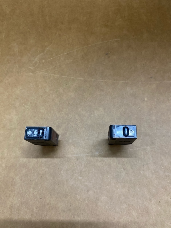 Hình ảnh cảm biến E3Z-T86A Omron - chi tiết đầu nối M8