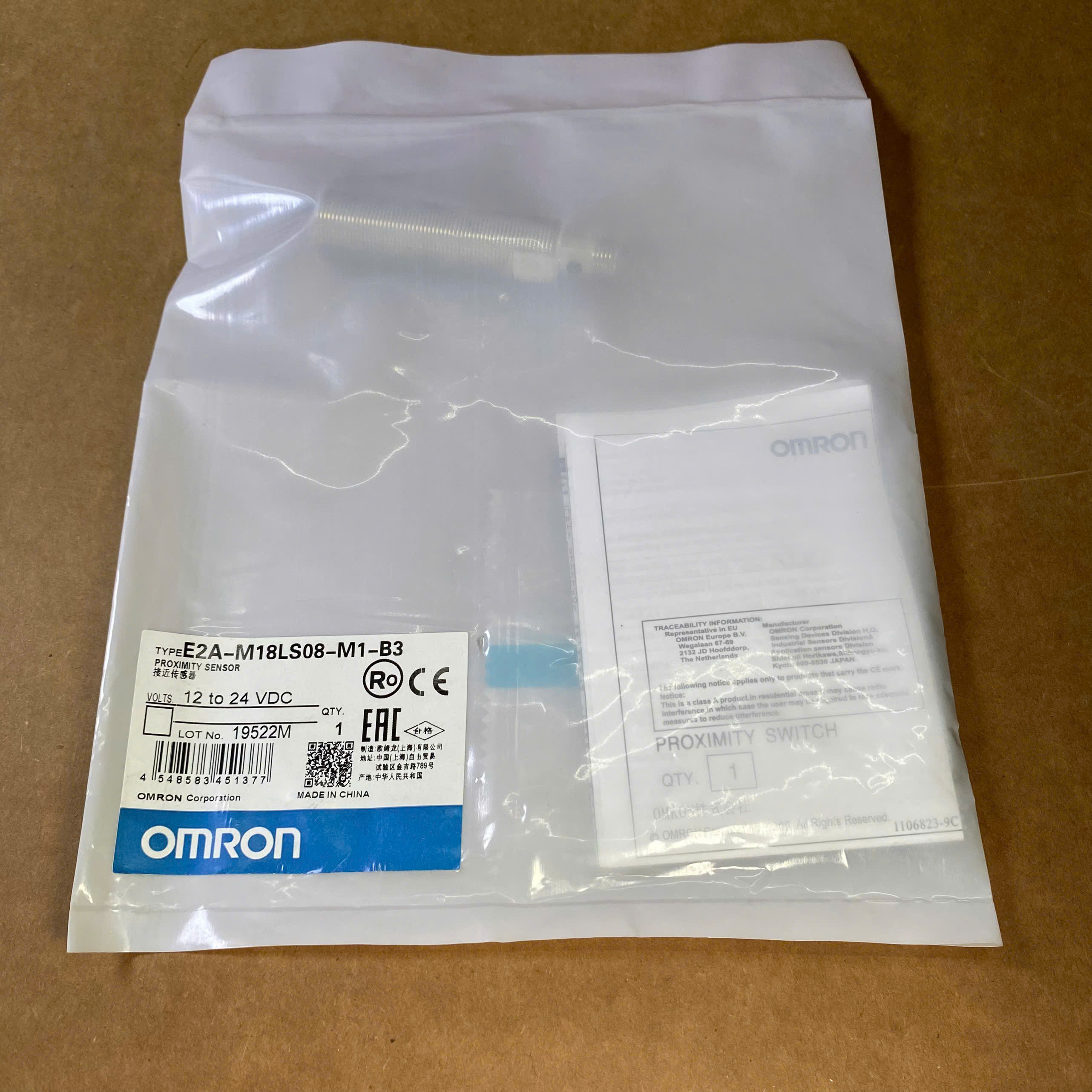 Cảm biến tiệm cận Omron E2A-M18LS08-M1-B3 thân M18 8mm PNP NO NC