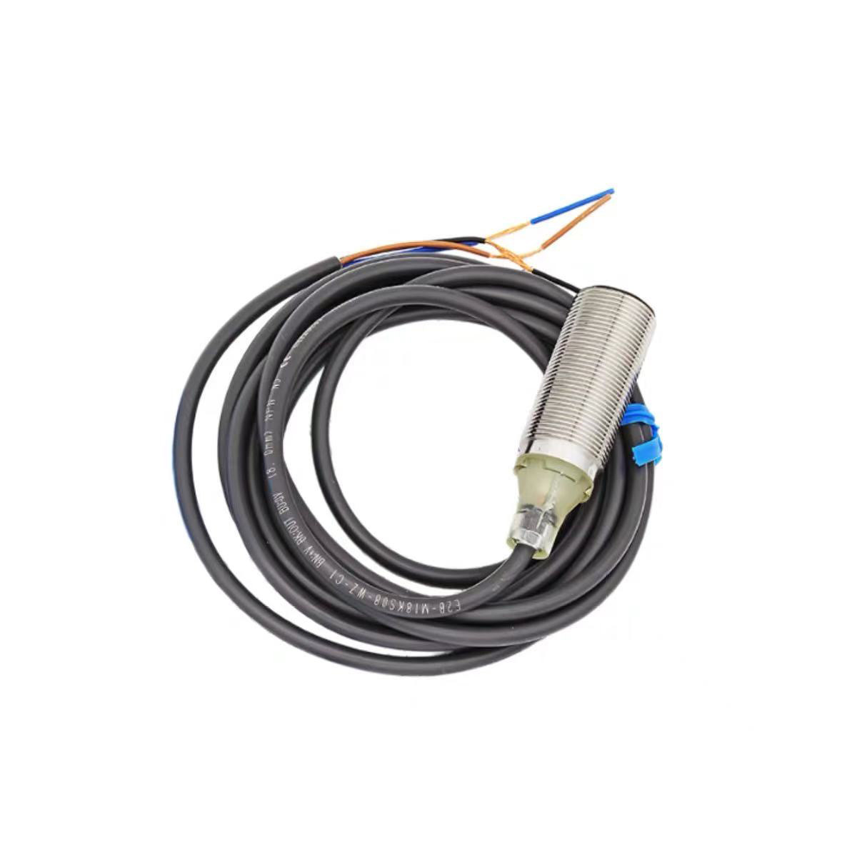 Cảm biến tiệm cận Omron E2B có dây dẫn