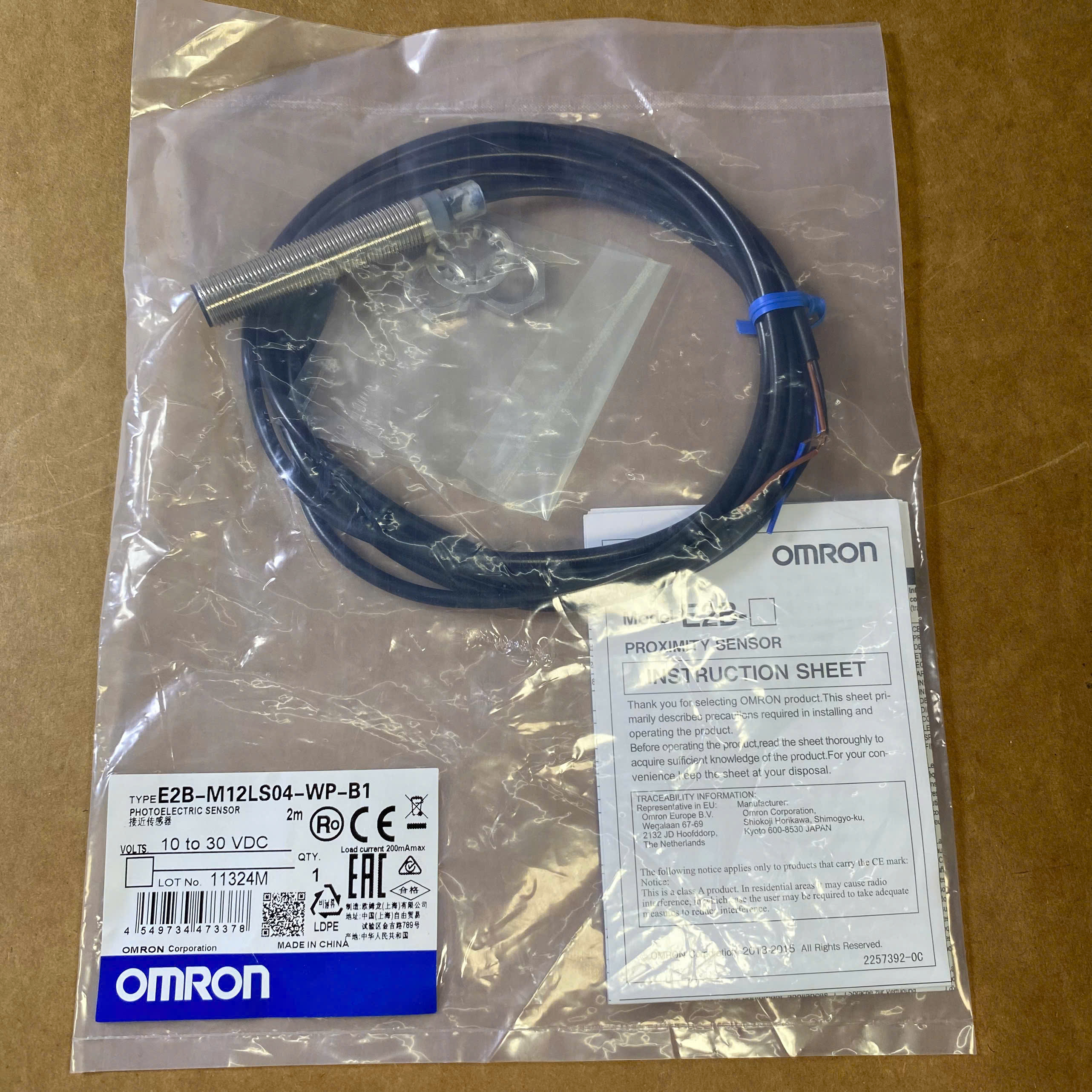 Cảm biến tiệm cận Omron E2B-M12LS04-WP-B1 thân dài M12 PNP NO 4mm