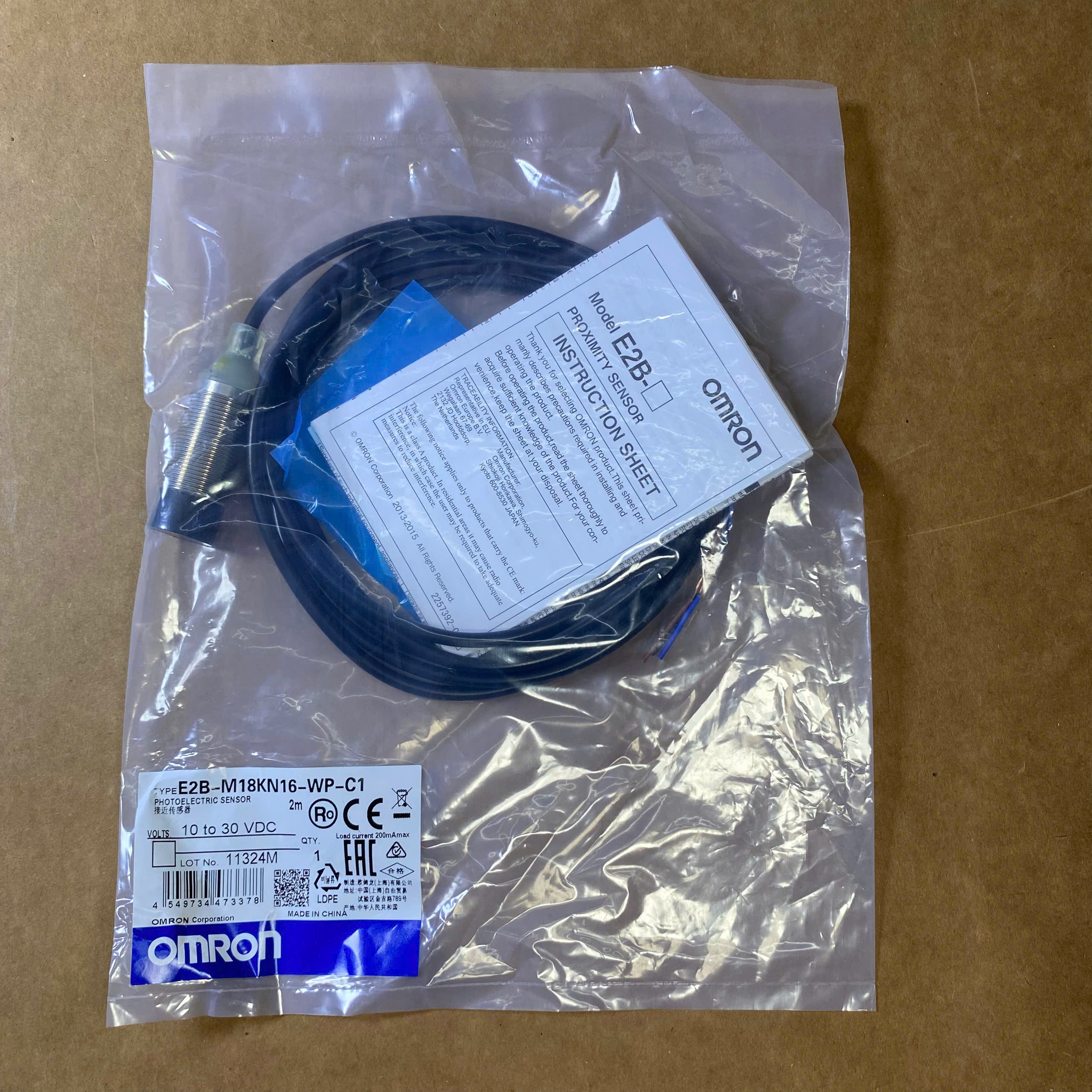 Cảm biến tiệm cận Omron E2B-M18KN16-WP-C1 NPN NO 16mm