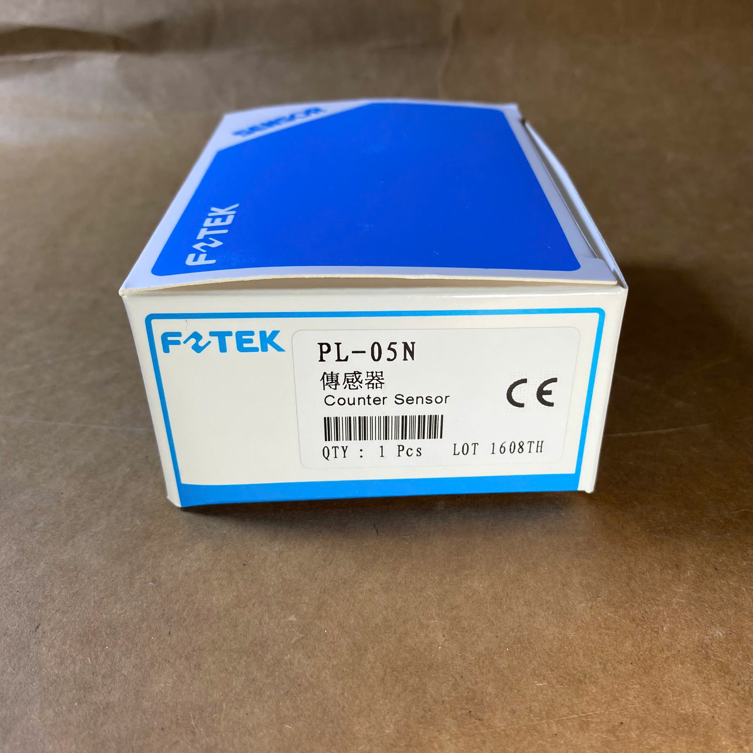 Hộp sản phẩm FOTEK PL-05N Counter Sensor với nhãn nhận diện model