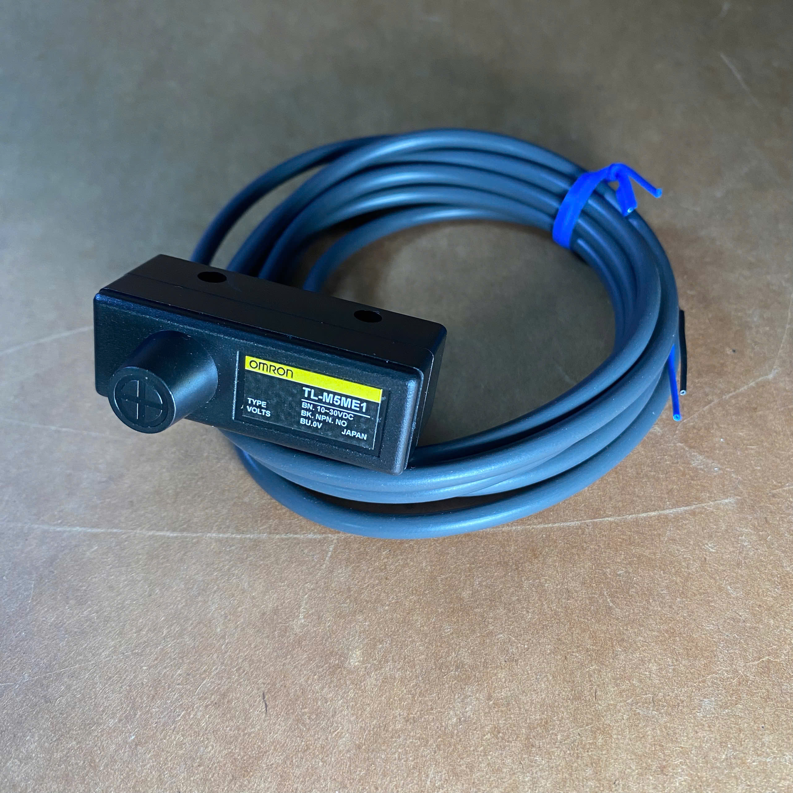Hình ảnh thực tế cảm biến tiệm cận Omron TL-M5ME1 5mm NPN NO
