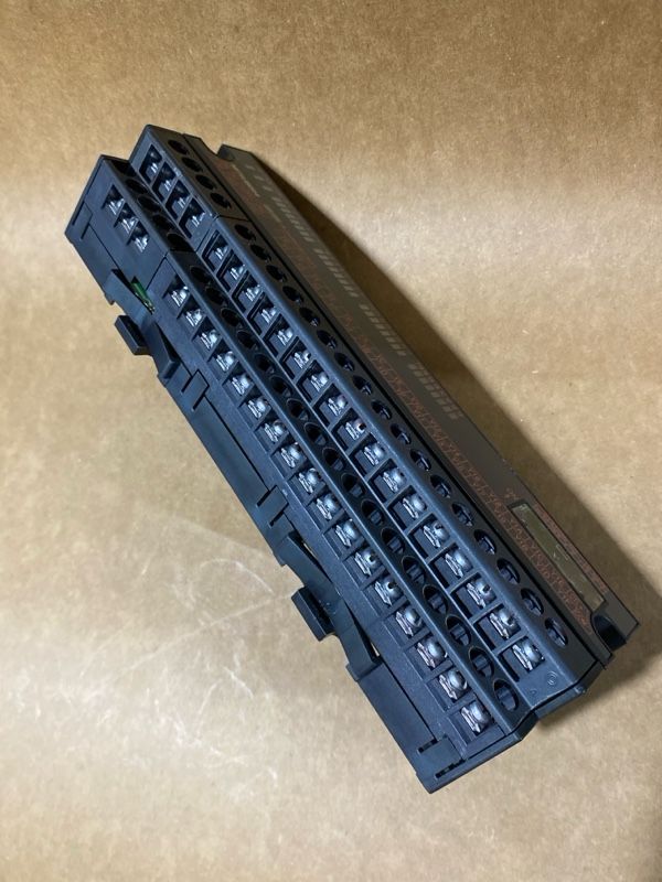 Hình ảnh thực tế sản phẩm Mitsubishi AJ65SBTB1-32T1 - góc nhìn tổng thể