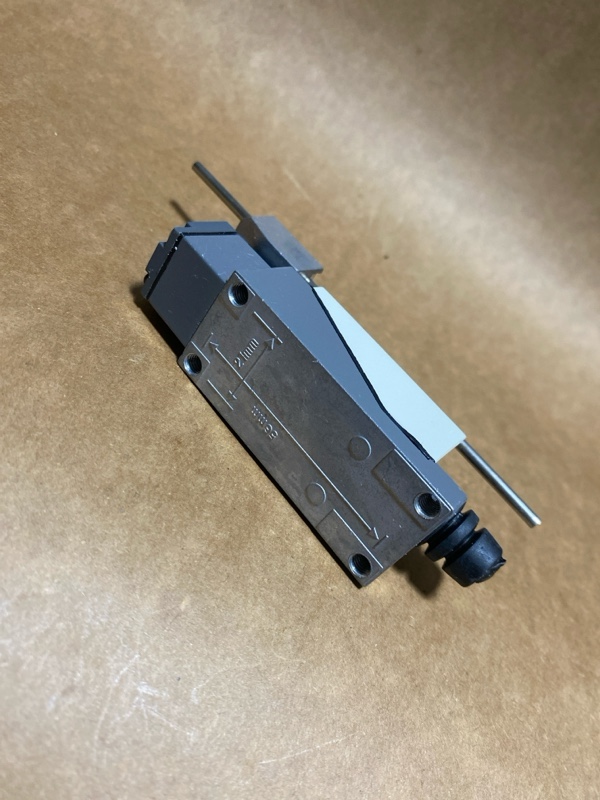 Hình ảnh thực tế OMRON D4V-8107Z - chi tiết rod lever