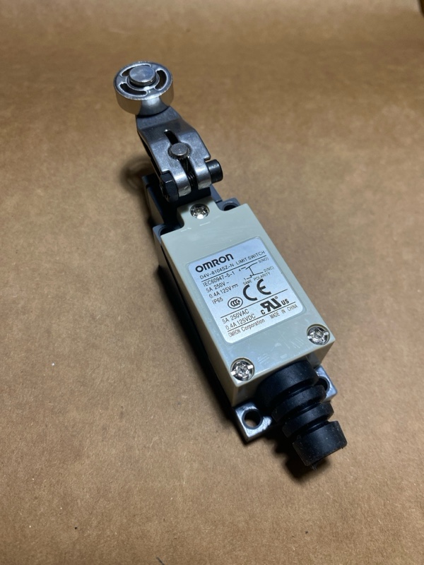 Hình ảnh thực tế OMRON D4V-8104SZ-N - góc nhìn tổng thể