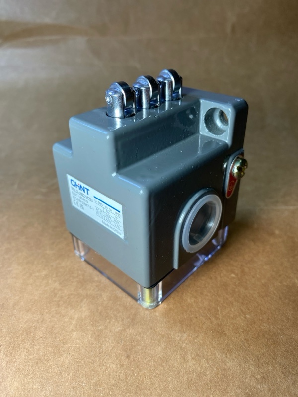 Hình ảnh thực tế công tắc hành trình YBLX-JW2/11Z/3 CHINT - góc nhìn tổng thể